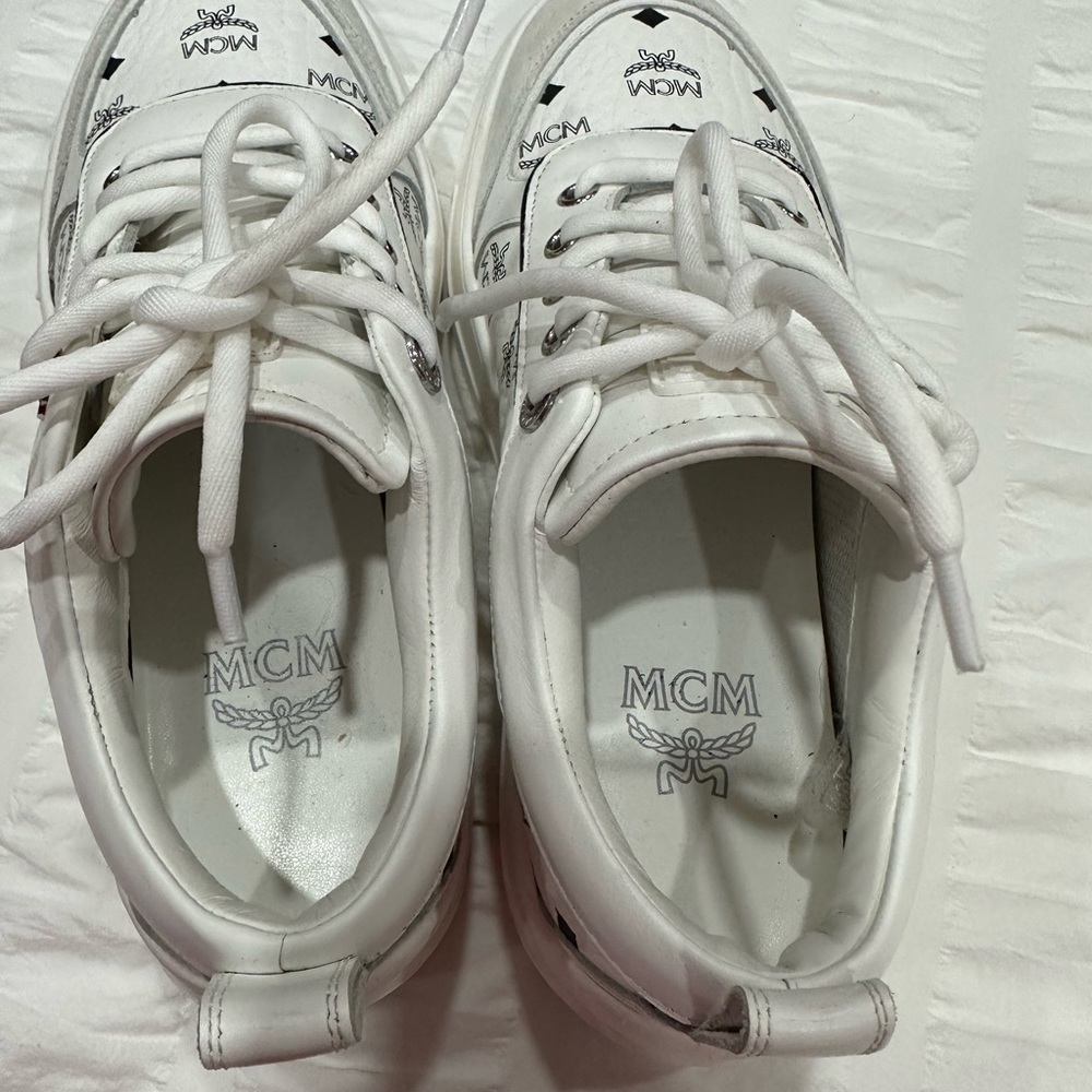 Sneakers - Picture 7 of 7